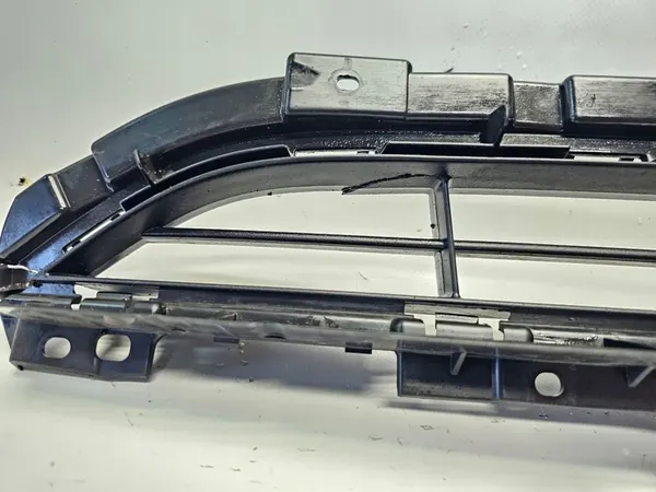 Rejilla de parachoques delantera Audi Q3 2015-2018 OEM 8U0807683C image 5