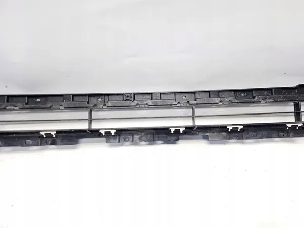 Rejilla de parachoques delantera Audi Q3 2015-2018 OEM 8U0807683C image 9