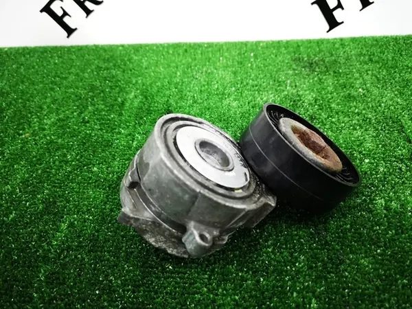 Audi A6 C7 2.8 FSI spännare rem 06e903133r image 4