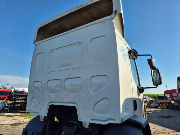 Cabine Complète DAF 45/55 LF Euro 5 en Bon État image 3
