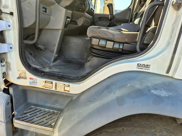 Cabine Complète DAF 45/55 LF Euro 5 en Bon État image 6