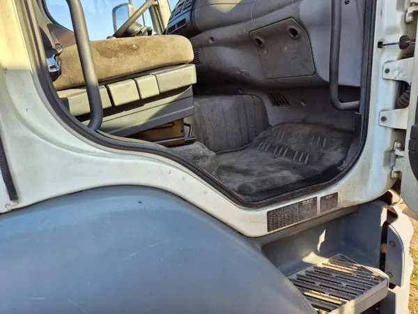 Cabine Complète DAF 45/55 LF Euro 5 en Bon État image 7