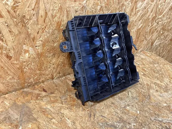 Porsche OE 9Y0122356E Höger Luftventilluckor Begagnad image 4