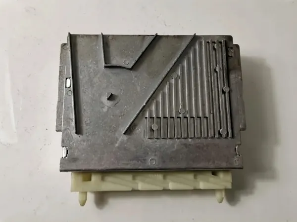 Ordinateur de boîte Volvo OE d'occasion OEM 22558295 image 4