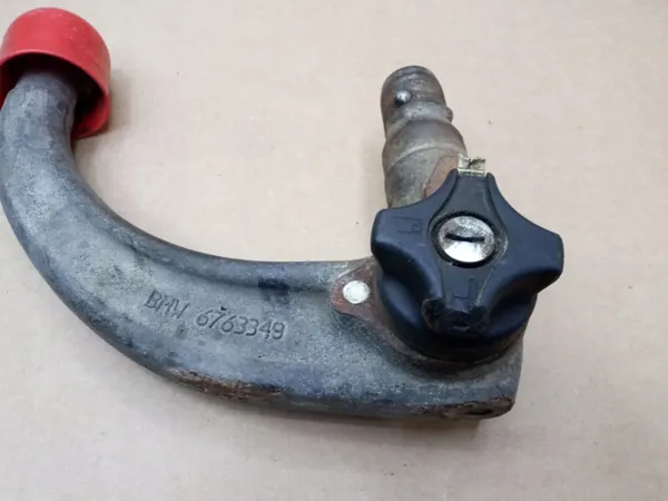 Gancho de reboque BMW OEM 6763349 para E87 image 3