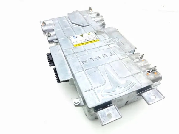 Tesla Model S 2015 Spanningsomvormer OEM 104987100A image 3