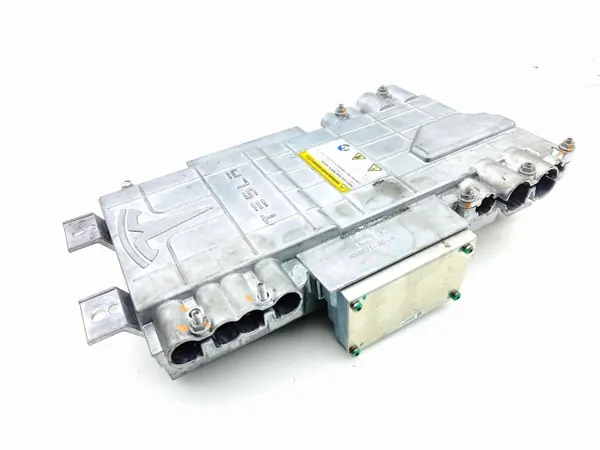 Tesla Model S 2015 Spanningsomvormer OEM 104987100A image 4