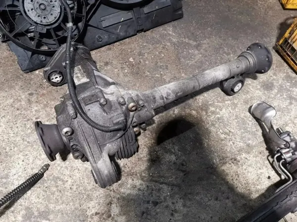Audi Q7 Etudifferensiaali OEM 0AA409508D Käytetty image 3