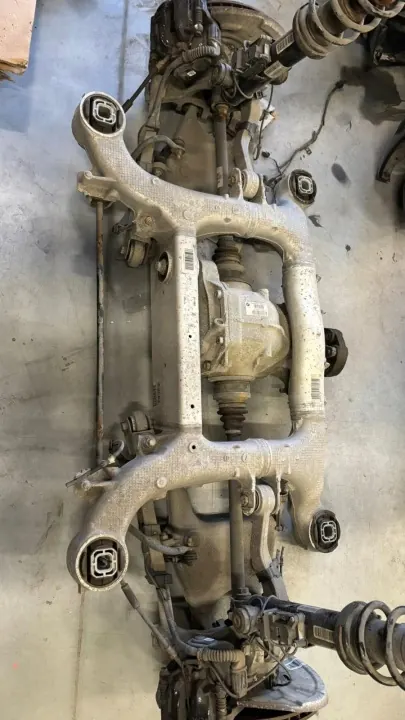 OEM 402 Kardaaniakseli BMW 3.0D:lle - Käytetty image 2