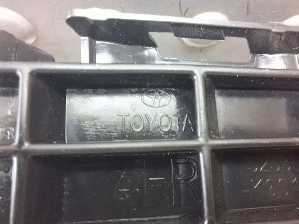 Supporto paraurti anteriore destro Toyota Yaris IV 52535-K0010 image 4