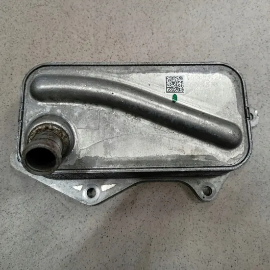 Moottoriöljynjäähdytin OEM 05048312AB Jeep Wrangler JL image 2