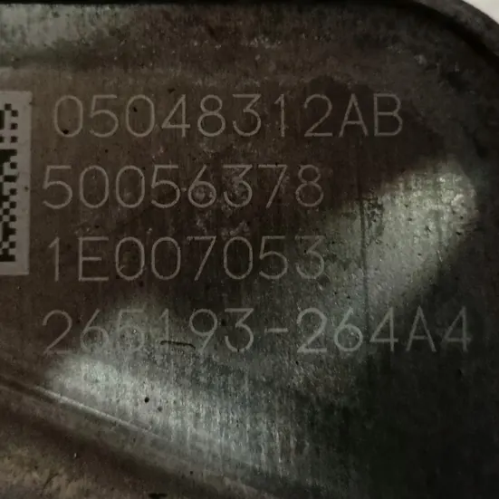 Moottoriöljynjäähdytin OEM 05048312AB Jeep Wrangler JL image 3