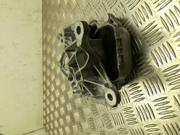 Moottorin kiinnike OEM 8B3 399 153 BB Audi Q5:lle image 3