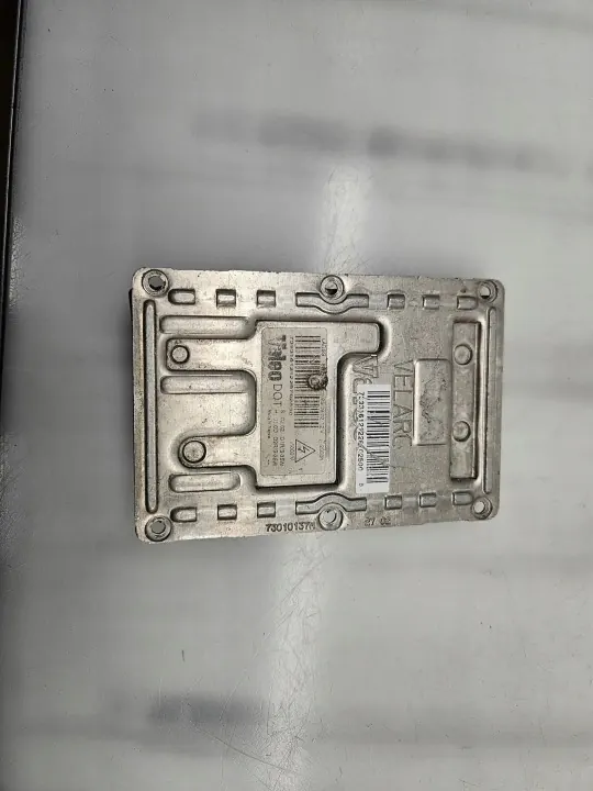 2003 Audi A4 ECU 73010137M Käytetty OEM image 2