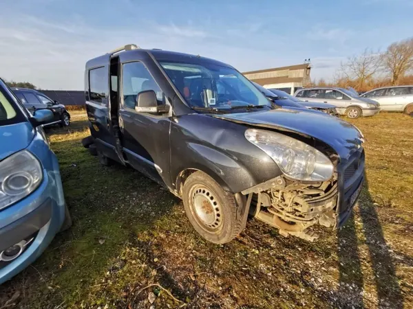 Fiat Doblo pakoputken keräin OEM 55229729 2010 2.0L image 4