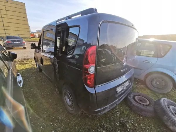 Fiat Doblo pakoputken keräin OEM 55229729 2010 2.0L image 7