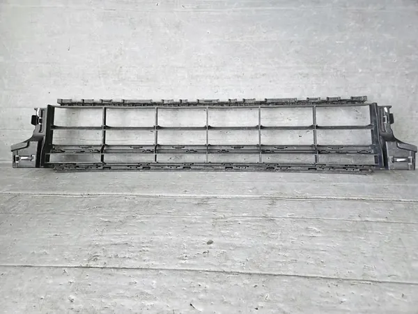 Volkswagen PASSAT B8 2015-24 Griglia Inferiore Paraurti Anteriore OEM image 2