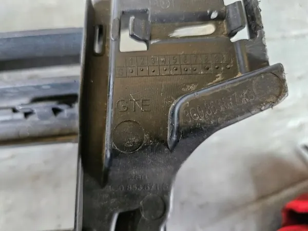 Volkswagen PASSAT B8 2015-24 Griglia Inferiore Paraurti Anteriore OEM image 3