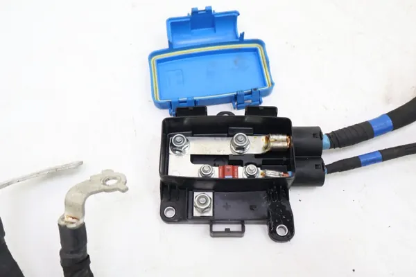 Maserati Grecale GT Puristin Nippusarja OEM 6701561050 image 5