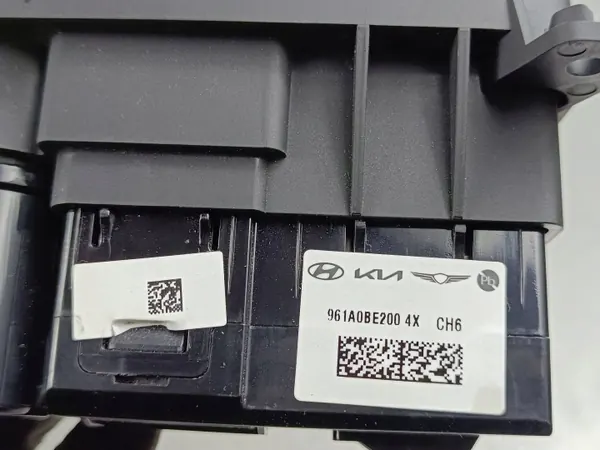 Enchufe USB Hyundai Kona II OEM 961A0BE200X image 8