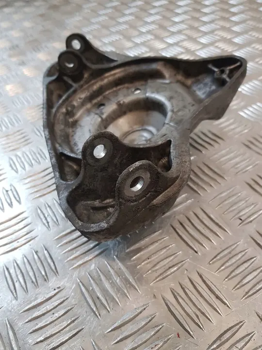 AUDI A6 C5 Iskunvaimentimen Kiinnike Oikea Etu 8D0412383E image 7