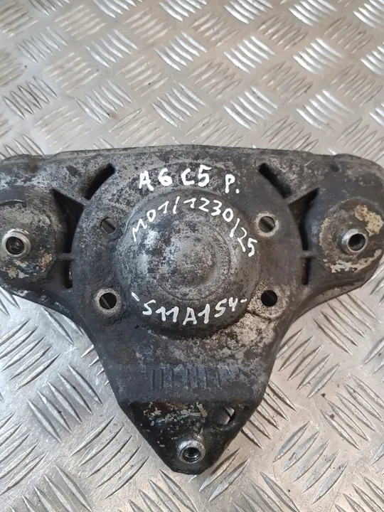 AUDI A6 C5 Iskunvaimentimen Kiinnike Oikea Etu 8D0412383E image 9