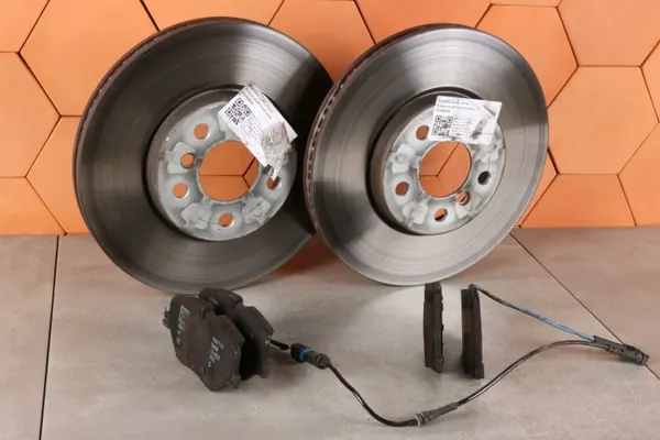OEM 6891079 Vorderbremscheiben & -beläge 307x24mm image 2