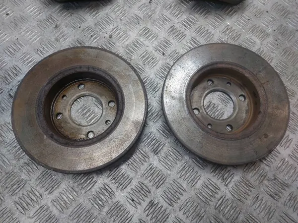 Discos e Pinças de Travão Dianteiros Usados Renault Thalia image 3