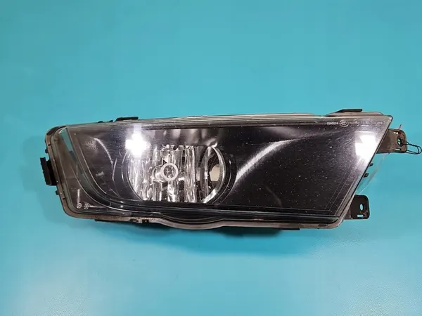 Farol Direito Skoda Octavia III image 2