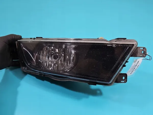 Farol Direito Skoda Octavia III image 3