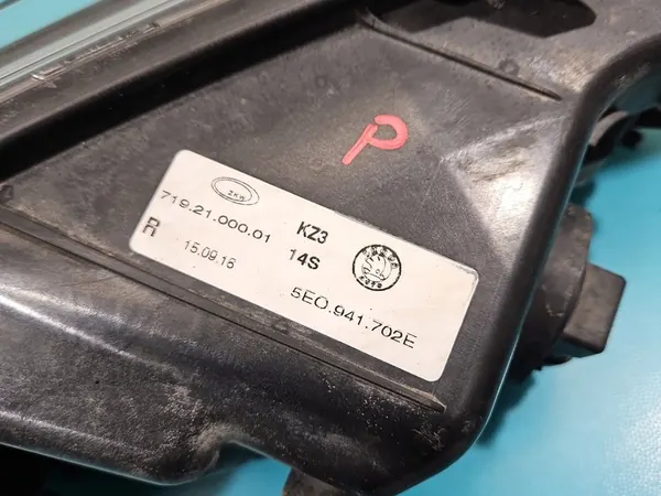 Farol Direito Skoda Octavia III image 8