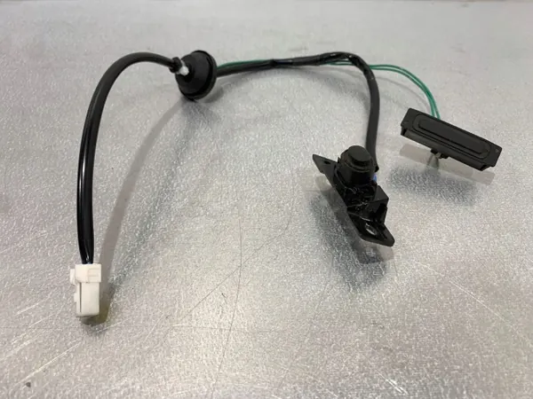 Subaru Forester Heckklappengriff OEM 9619K4 - Gebraucht image 2