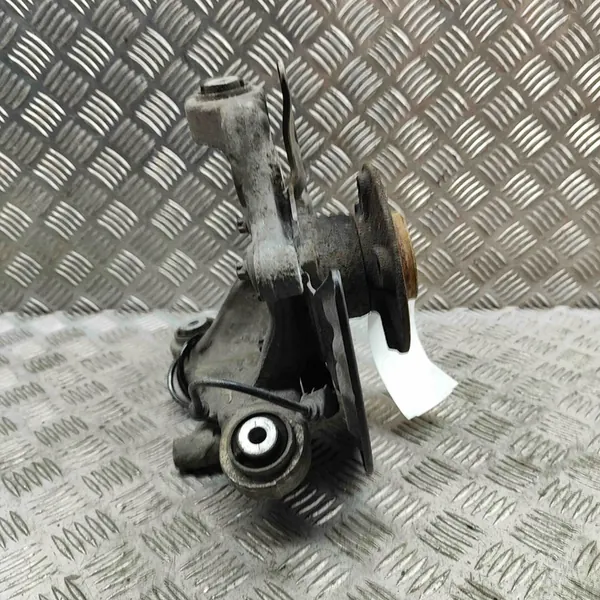 Mercedes-Benz CLA C117 X117 W117 2016 Vänster Bakhjulnav image 2