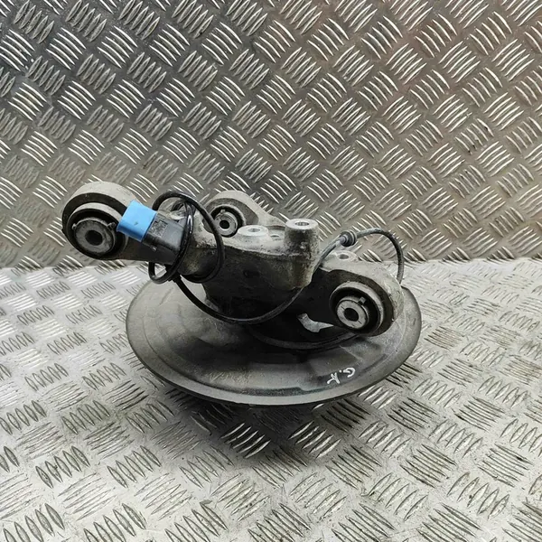 Mercedes-Benz CLA C117 X117 W117 2016 Vänster Bakhjulnav image 5