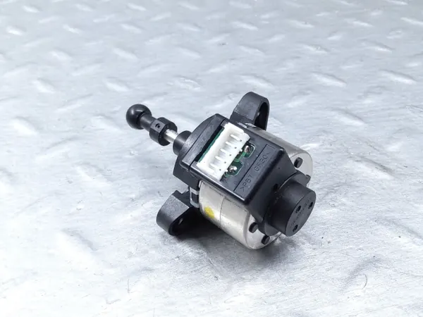 Mercedes-Benz Scheinwerfermotor OEM 1307220036 image 4