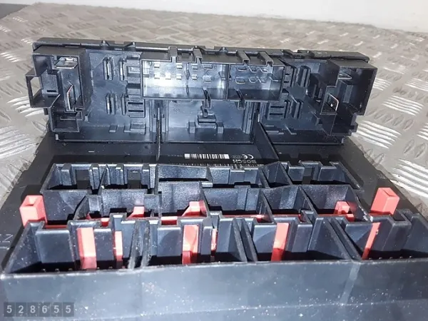 2007 VW Touran ECU 1900TDI 3C8937049E image 4