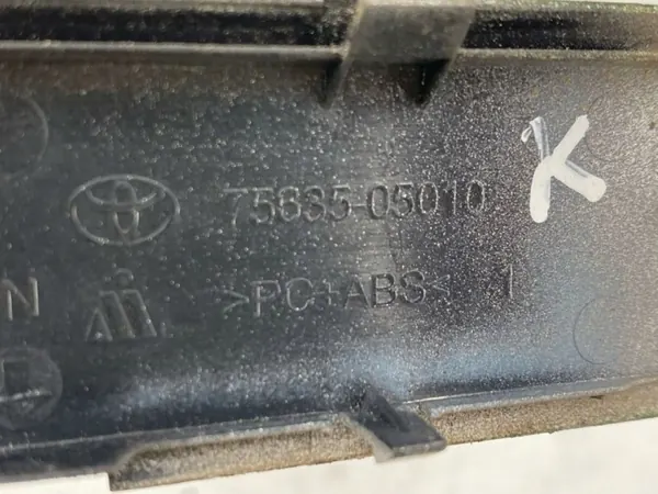 Peça Toyota OE 75635-05010 usada image 6