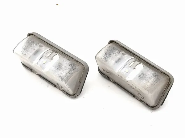 Feu de plaque Toyota RAV4 XA50 2020 OEM AMD216439 image 2