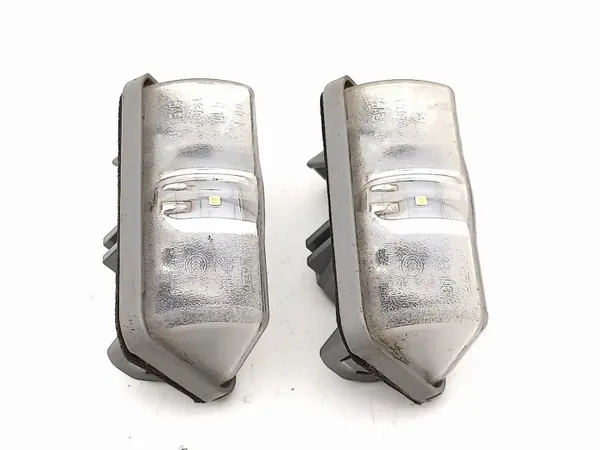 Feu de plaque Toyota RAV4 XA50 2020 OEM AMD216439 image 3