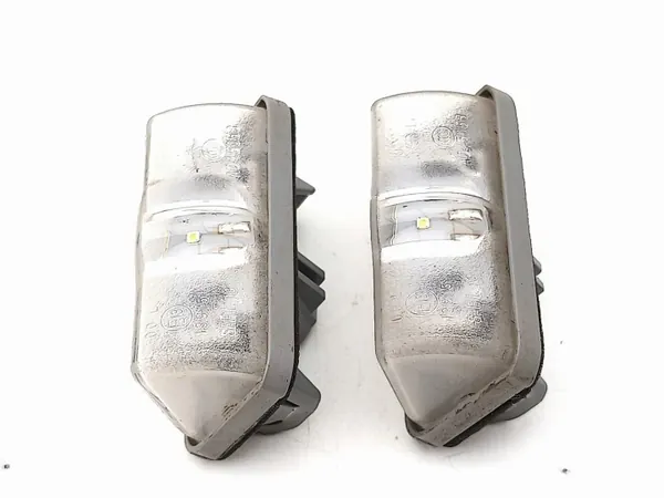 Feu de plaque Toyota RAV4 XA50 2020 OEM AMD216439 image 5