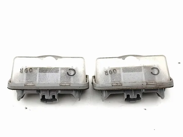 Feu de plaque Toyota RAV4 XA50 2020 OEM AMD216439 image 6