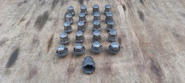 Hjulbultar Range Rover Evoque L538 image 2