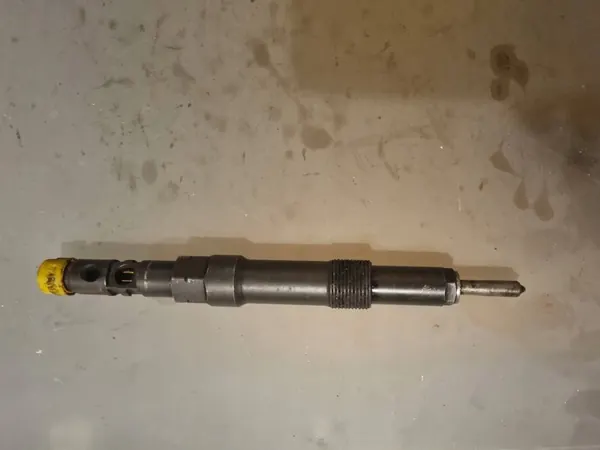 Bränsleinsprutare Ford Mondeo MK3 III 2.0 TDCI 2C1Q-9K546-BA image 2