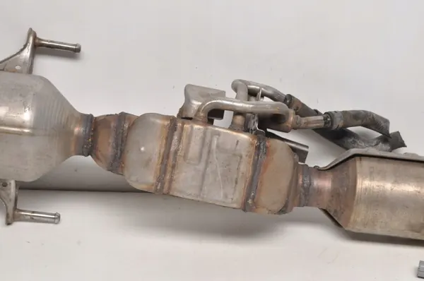 Catalyseur OEM 89465-47090 pour Toyota Prius image 3