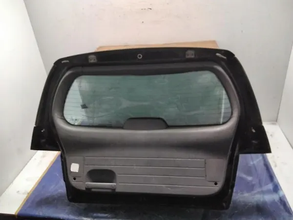 Hayon KIA Carens image 2