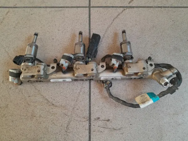 Riel de inyectores FT4E-9F797-AB para Ford F150 2015-17 image 2