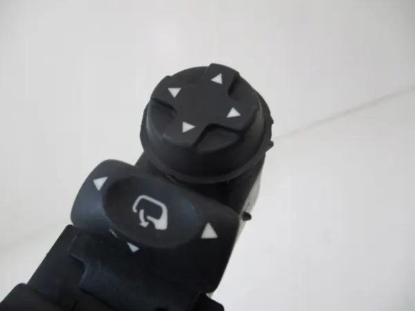 Voorste linker raamschakelaar PEUGEOT 208 I OEM 98242539ZD image 4