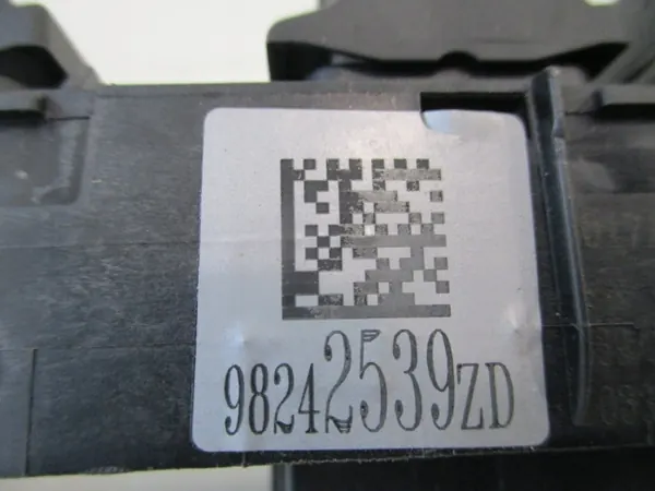 Voorste linker raamschakelaar PEUGEOT 208 I OEM 98242539ZD image 8