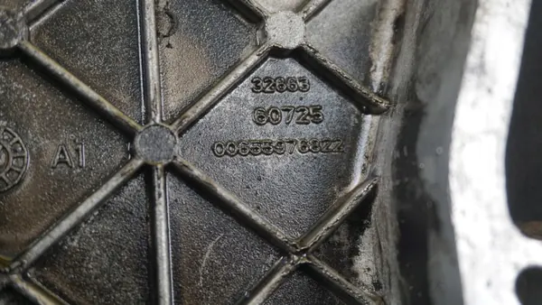 Pompe à huile OEM 55490982 & couverge pour Opel image 4