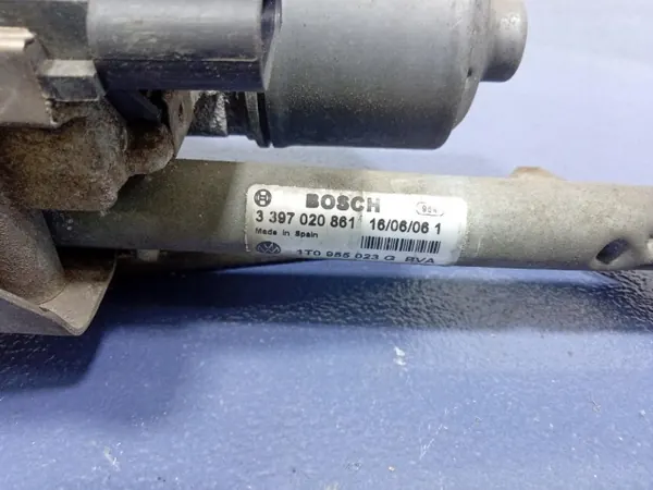 VW Touran I 03- Framvänster vindrutetorkarmekanism OEM 1T0955023G image 7